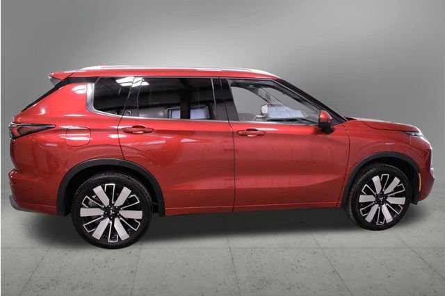 Used 2025 Mitsubishi Outlander SEL image 6