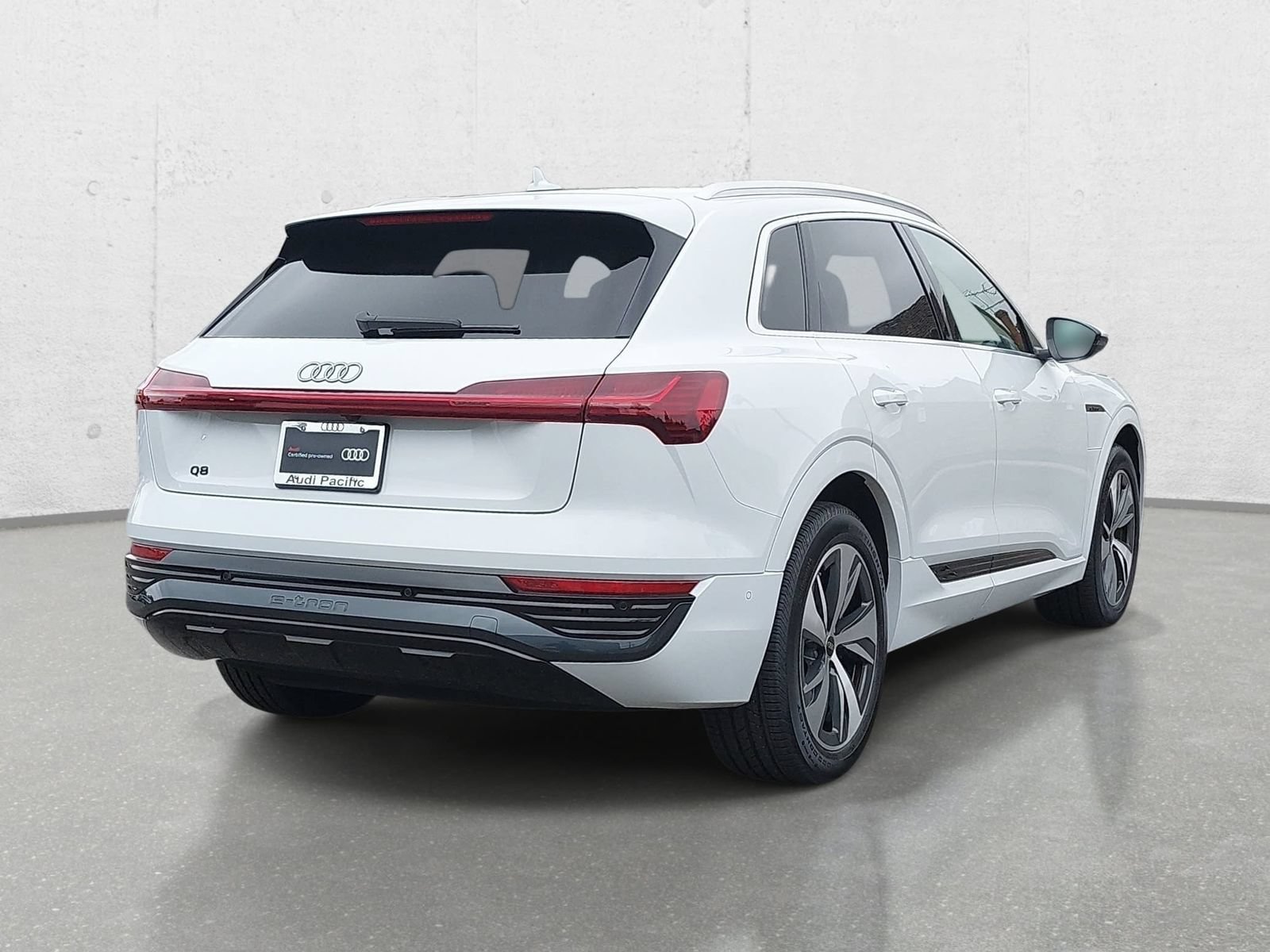 Used 2024 Audi Q8 e-tron Premium Plus w/ Premium Plus Package AWD/4WD image 5
