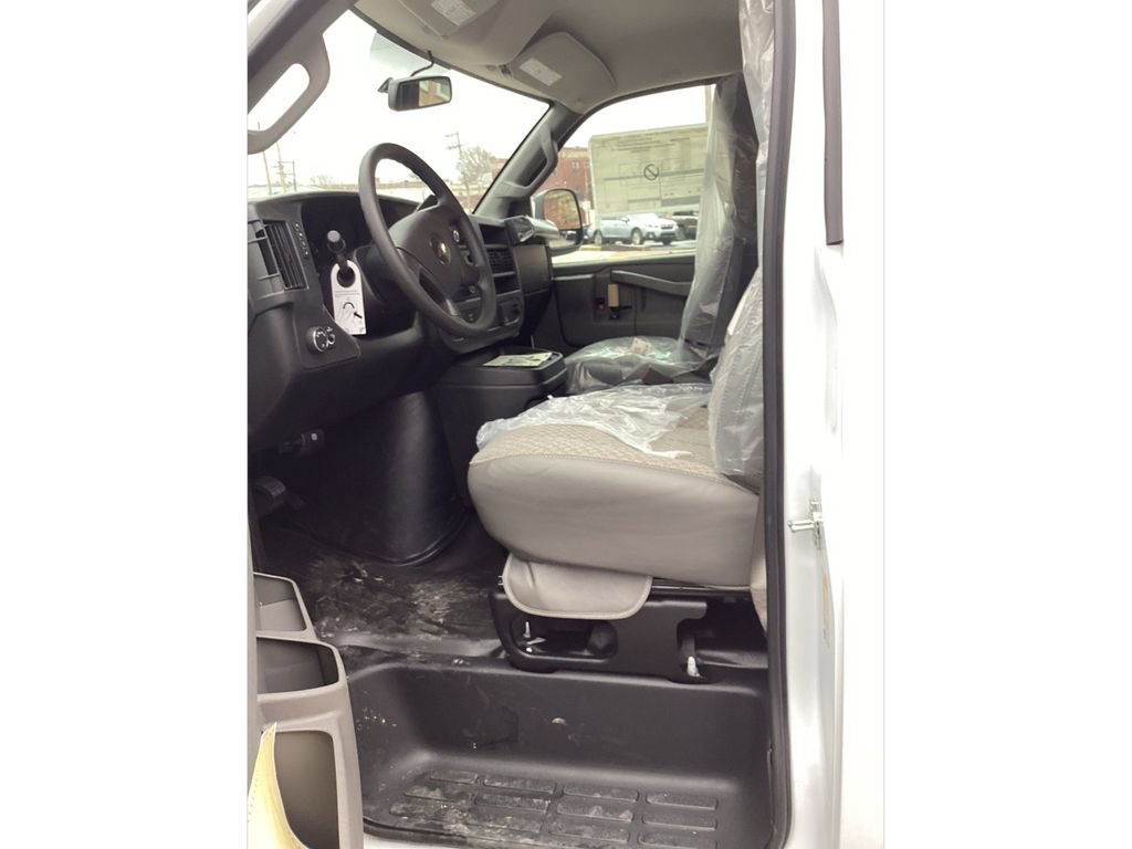 New 2025 Chevrolet Express 2500 image 8