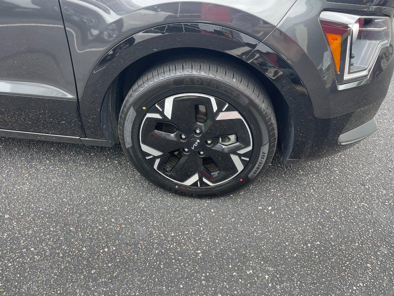 Used 2023 Kia Niro Wind w/ Wind Preserve Package FWD image 7