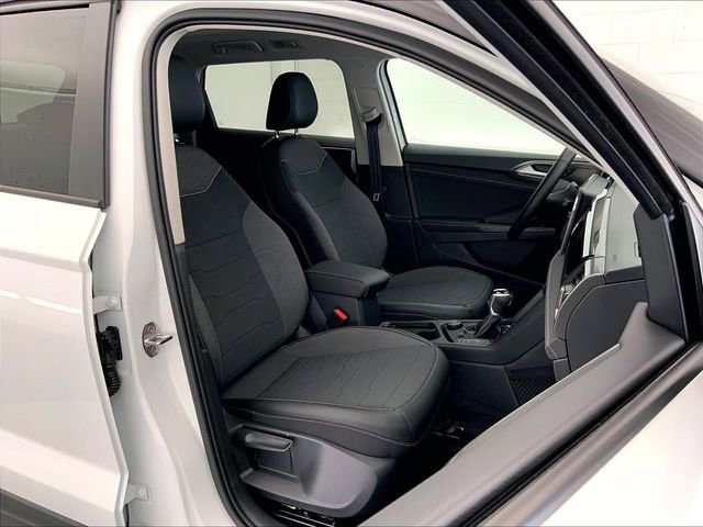 New 2026 Volkswagen Taos SE image 9