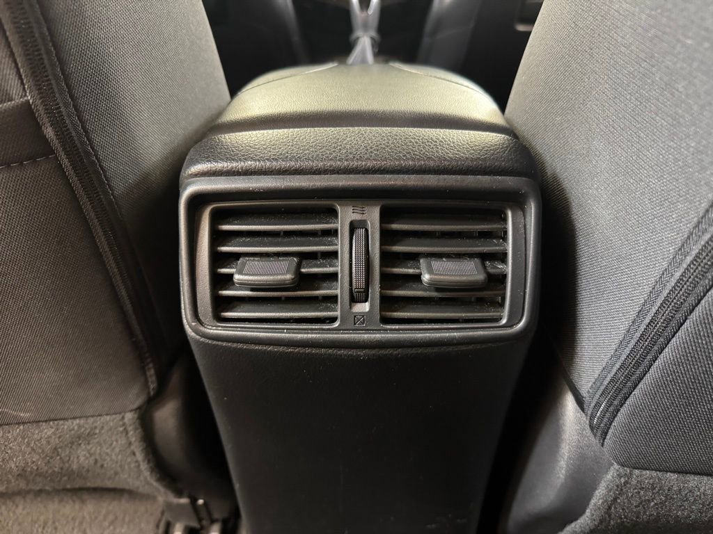 Used 2020 Nissan Rogue SV image 17