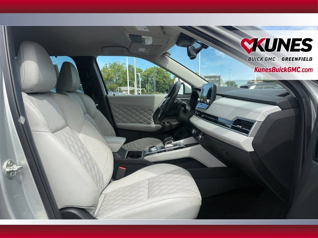 Used 2023 Mitsubishi Outlander SEL AWD/4WD image 34