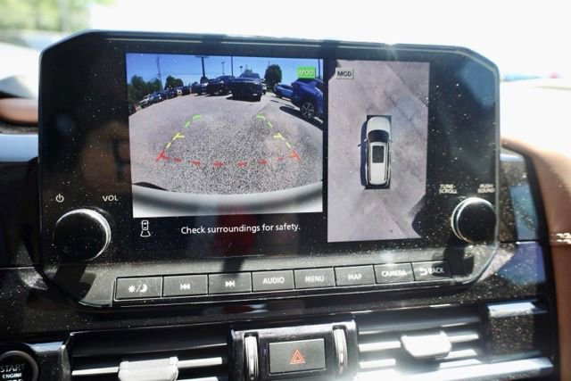 Used 2023 Nissan Pathfinder Platinum image 6