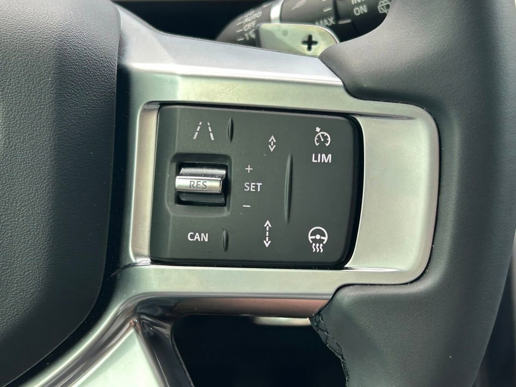 Used 2024 Land Rover Discovery Dynamic SE image 43