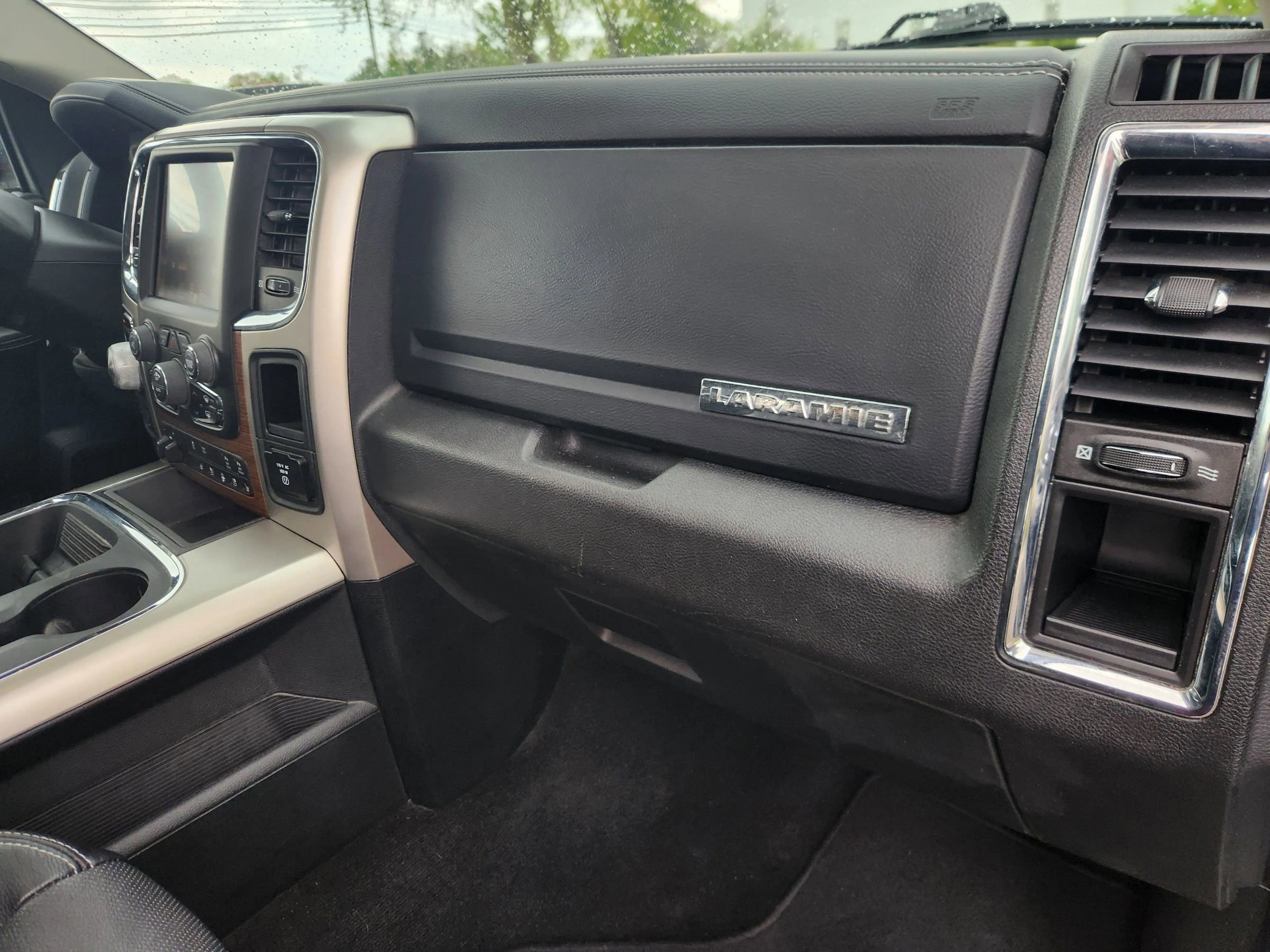 Used 2017 RAM 1500 Laramie w/ Convenience Group AWD/4WD image 40
