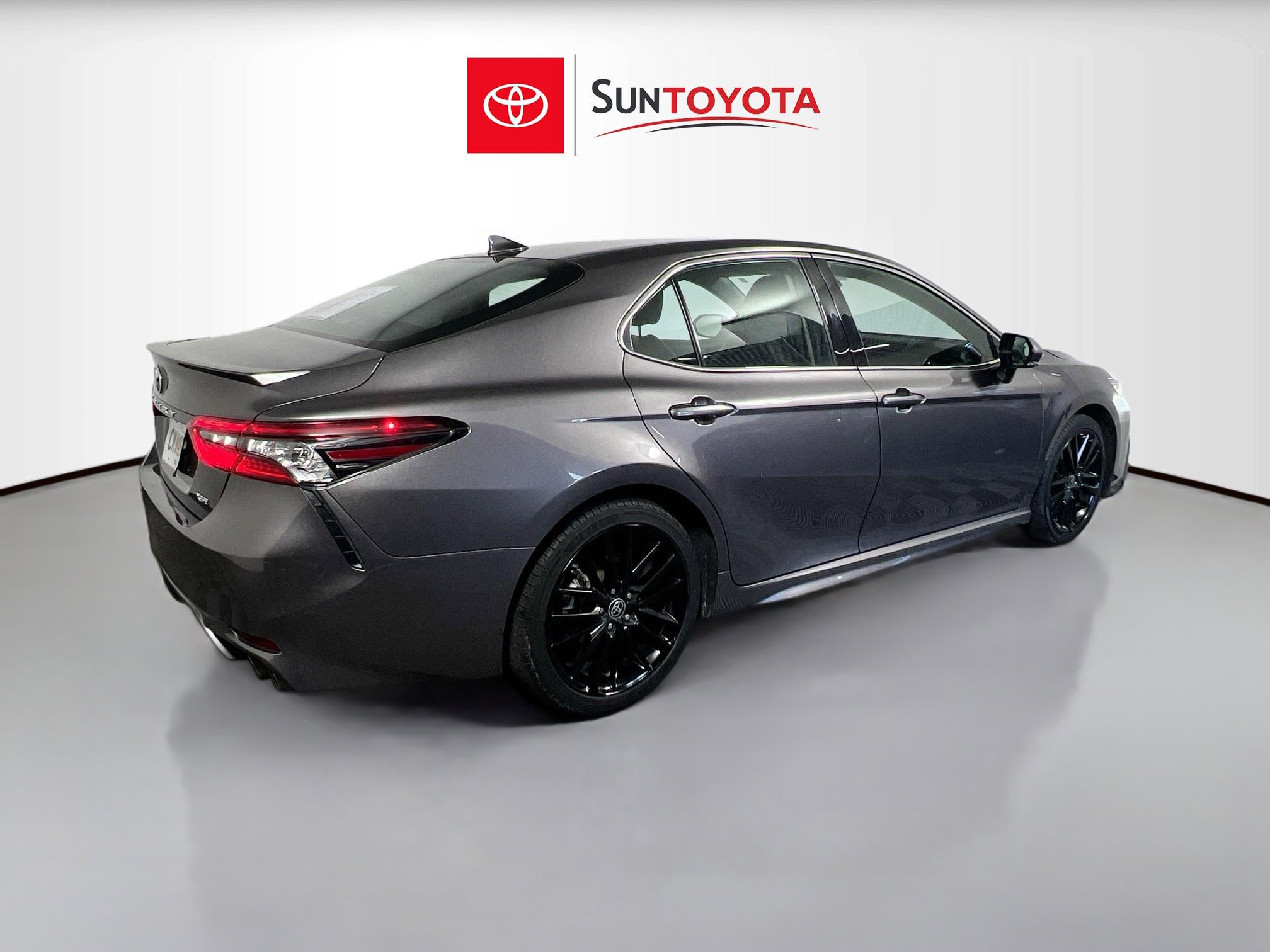 Used 2024 Toyota Camry XSE FWD image 4