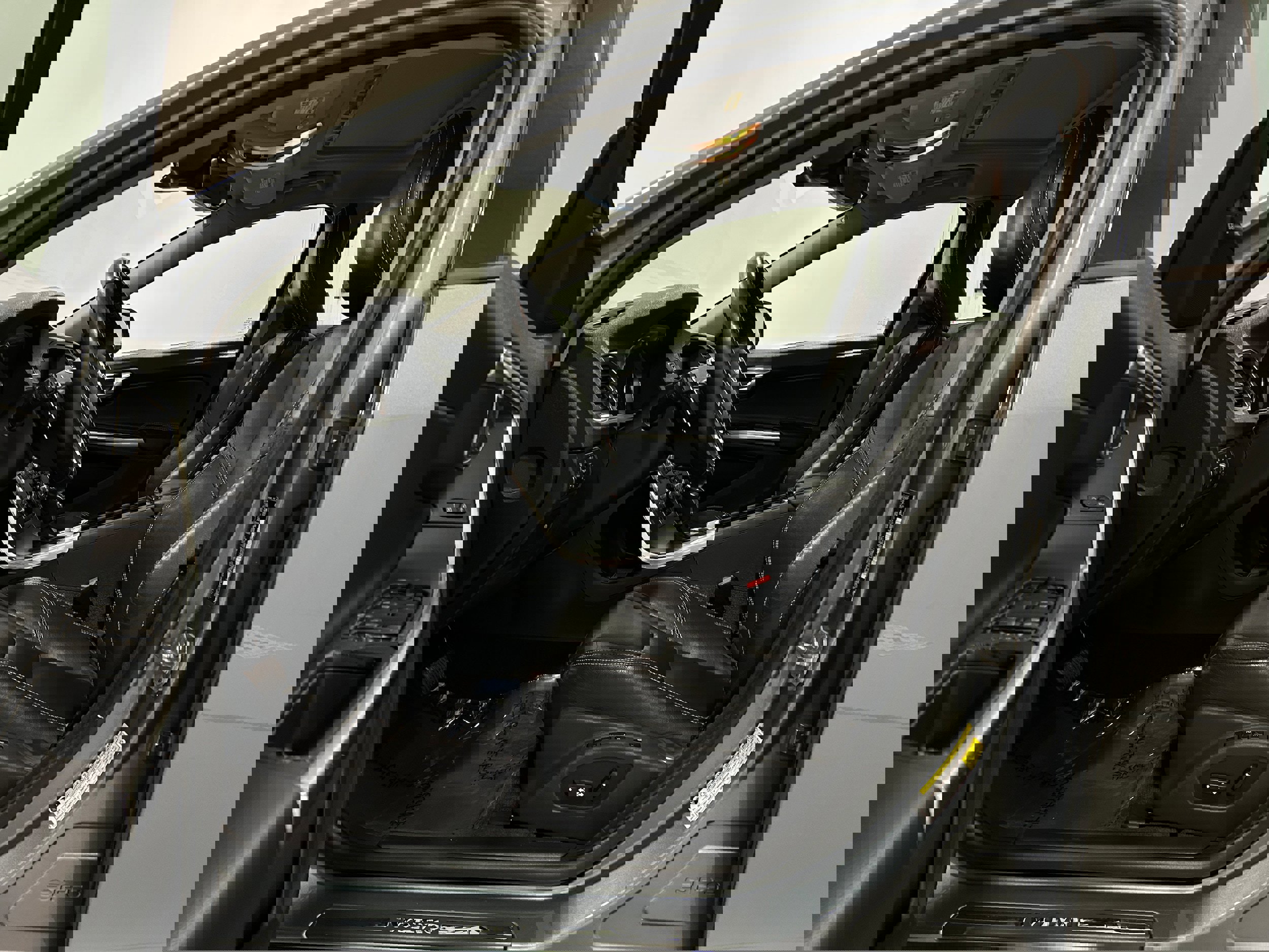 Used 2018 Volvo S60 T5 Dynamic w/ Vision Package image 4