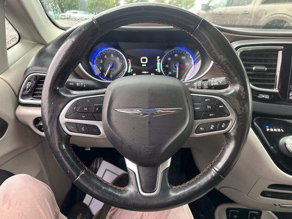 Used 2018 Chrysler Pacifica Touring-L Plus FWD image 14