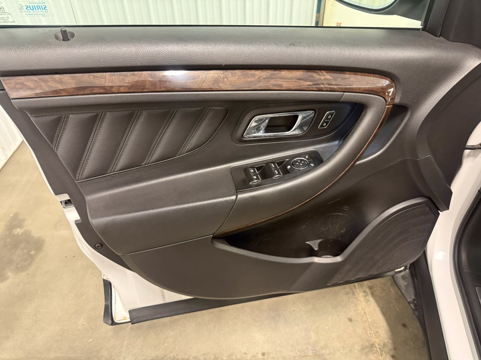 Used 2013 Ford Taurus Limited FWD image 21