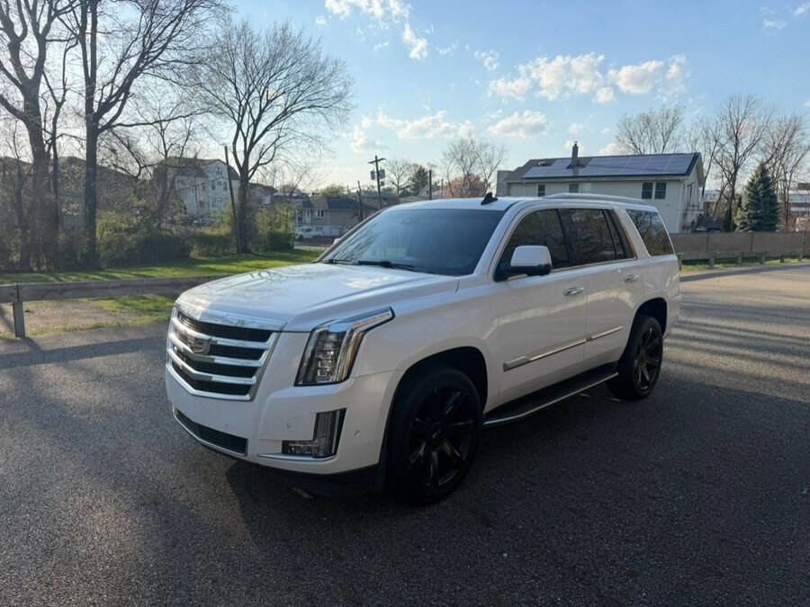 Used 2018 Cadillac Escalade Luxury AWD/4WD image 3