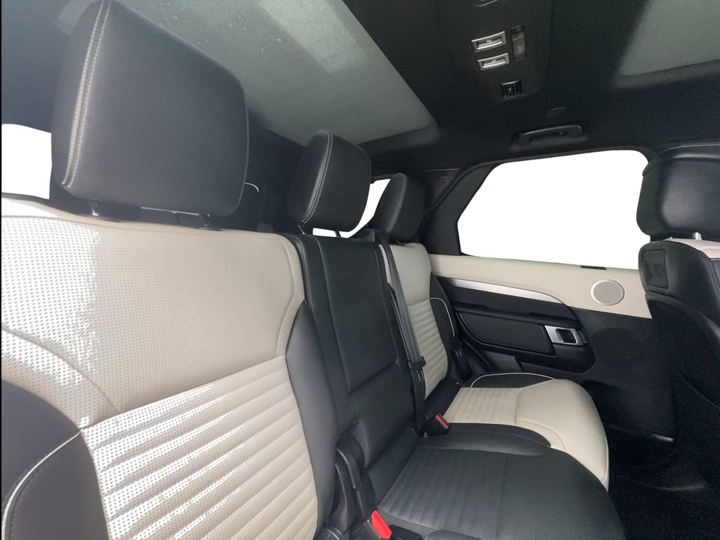 Used 2024 Land Rover Discovery Dynamic SE AWD/4WD image 28