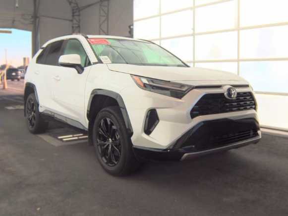 Used 2024 Toyota RAV4 SE w/ Convenience Package AWD/4WD image 3