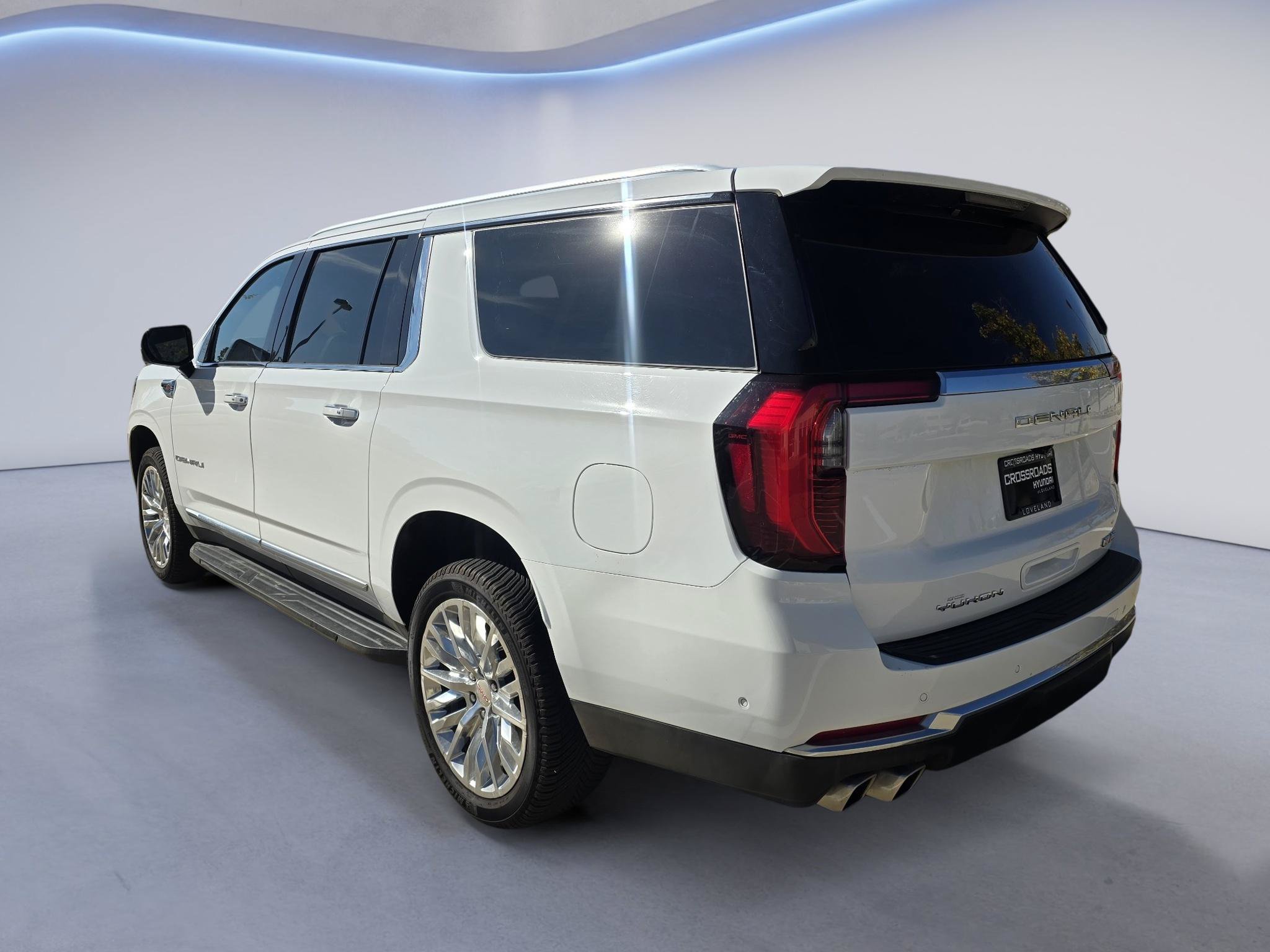 Used 2025 GMC Yukon XL Denali AWD/4WD image 3