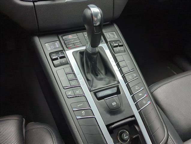 Used 2018 Porsche Macan AWD/4WD image 12