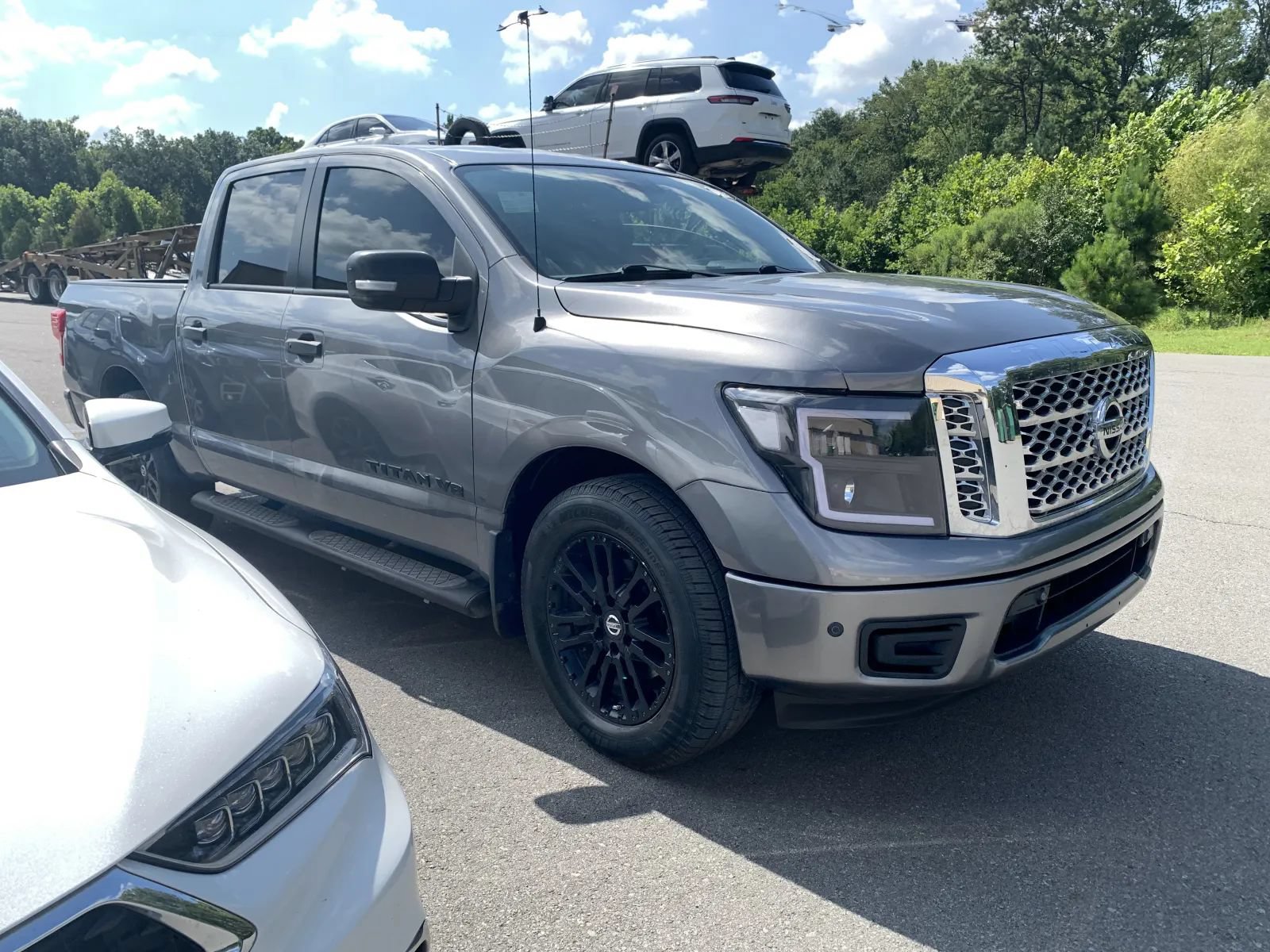 Used 2019 Nissan Titan SV w/ SV Convenience Package RWD image 1