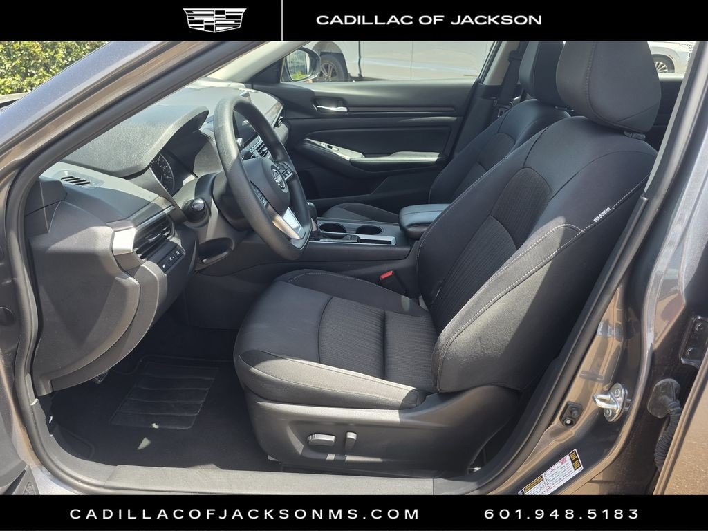 Used 2025 Nissan Altima 2.5 SV FWD image 18