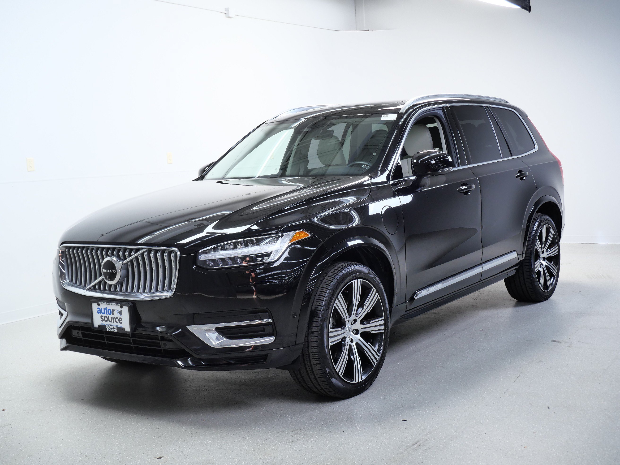 Used 2024 Volvo XC90 T8 Plus w/ Protection Package Premier AWD/4WD image 9