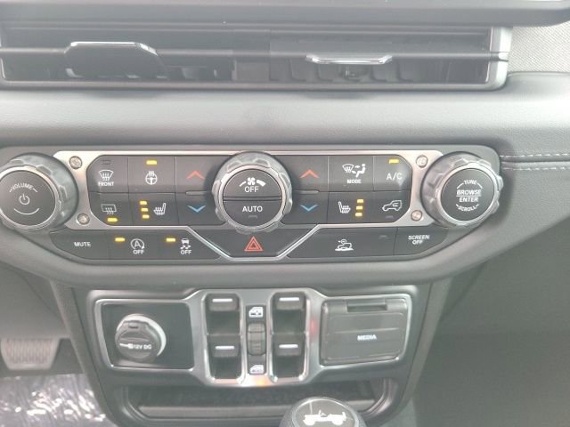 Used 2024 Jeep Wrangler Unlimited Sahara AWD/4WD image 44