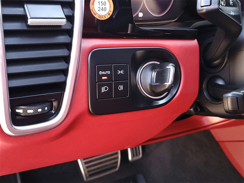 Used 2022 Porsche Cayenne S image 20