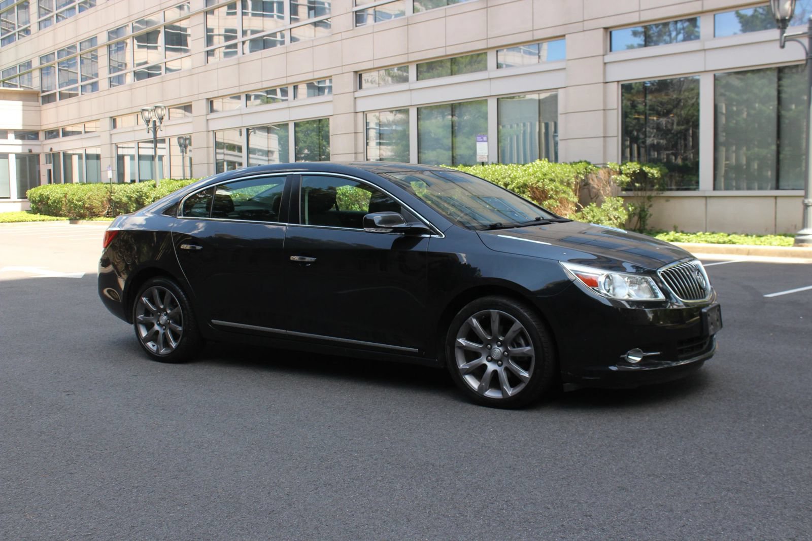 Used 2013 Buick LaCrosse Touring FWD image 2