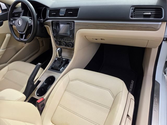 Used 2018 Volkswagen Passat 2.0T SE FWD image 16