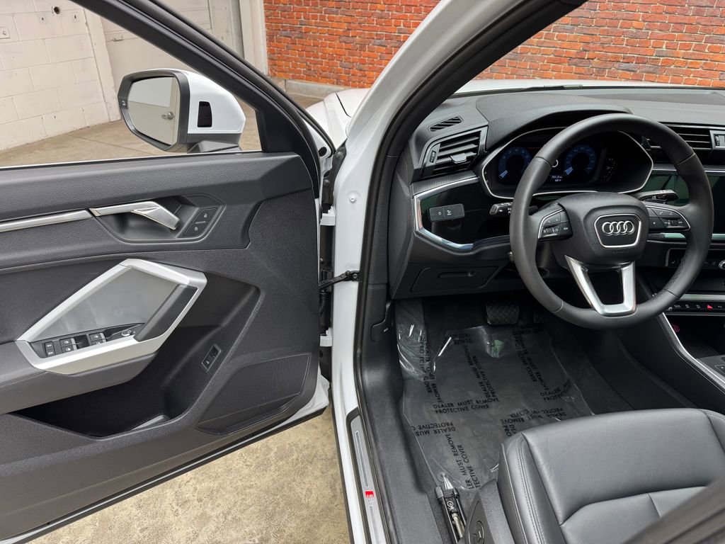 Used 2025 Audi Q3 2.0T Premium AWD/4WD image 9