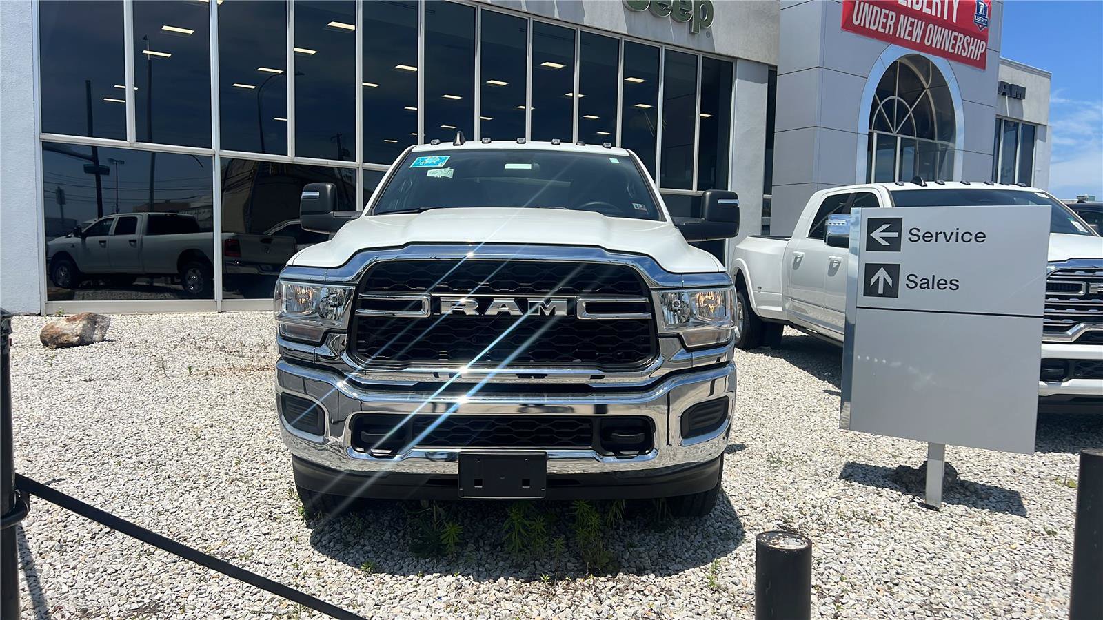 Certified 2024 RAM 2500 Tradesman w/ Chrome Appearance Group AWD/4WD image 1
