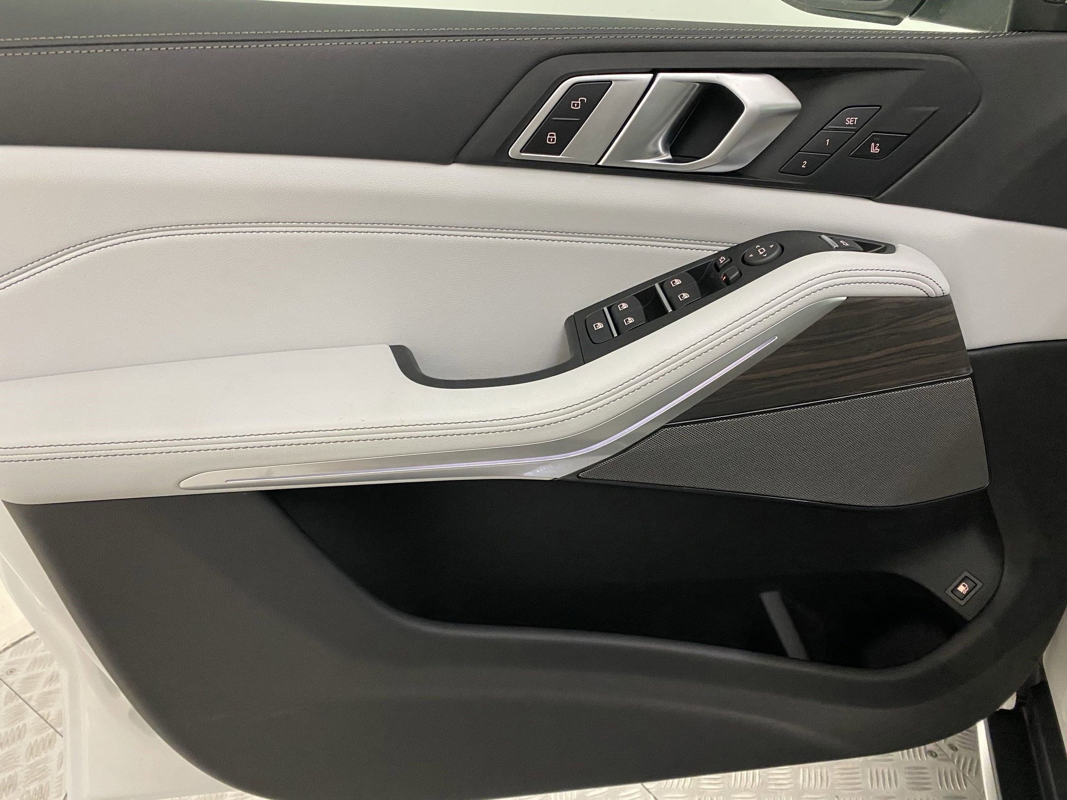 Used 2026 BMW X5 xDrive50e w/ Climate Comfort Package image 11