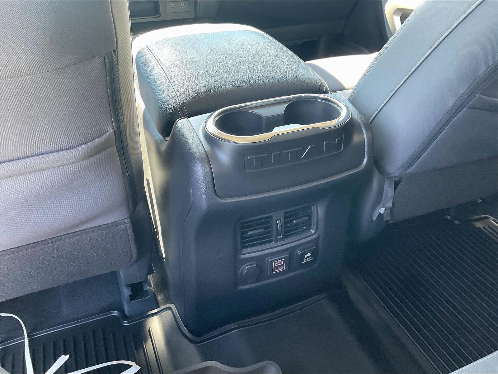 Used 2024 Nissan Titan SV w/ SV Convenience Package AWD/4WD image 13