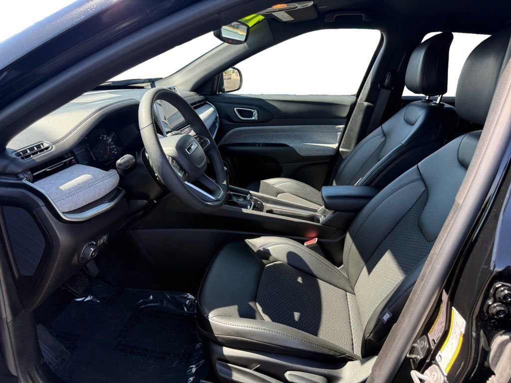 Used 2025 Jeep Compass Latitude image 10