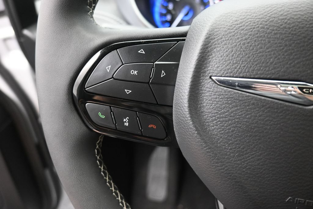 Used 2026 Chrysler Pacifica Limited w/ S Appearance Package FWD image 3