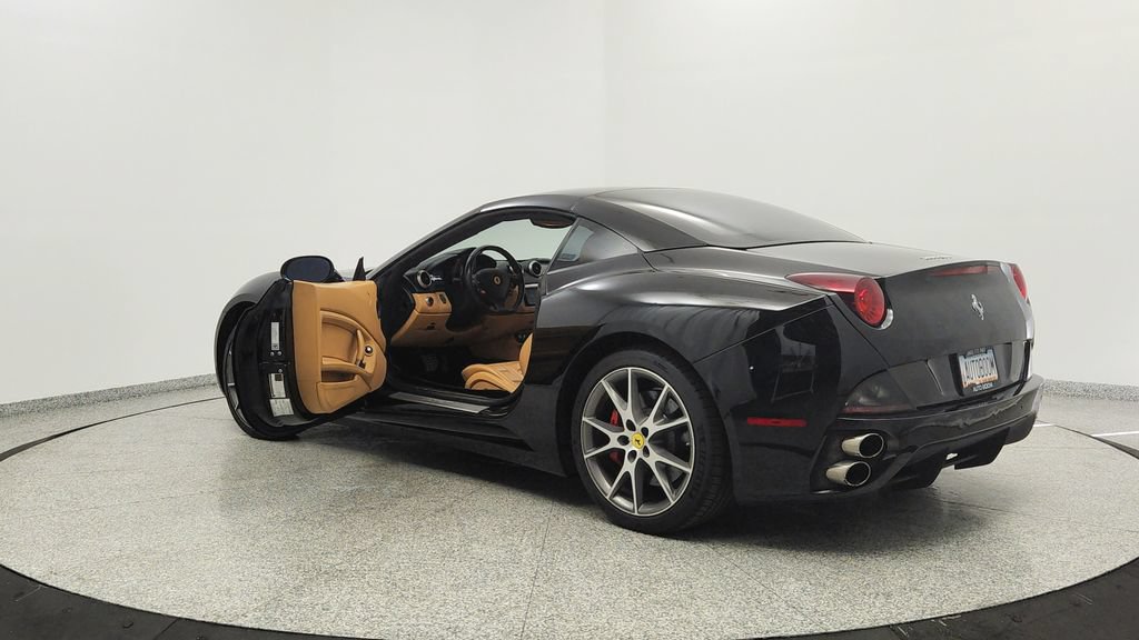 Used 2012 Ferrari California RWD image 10