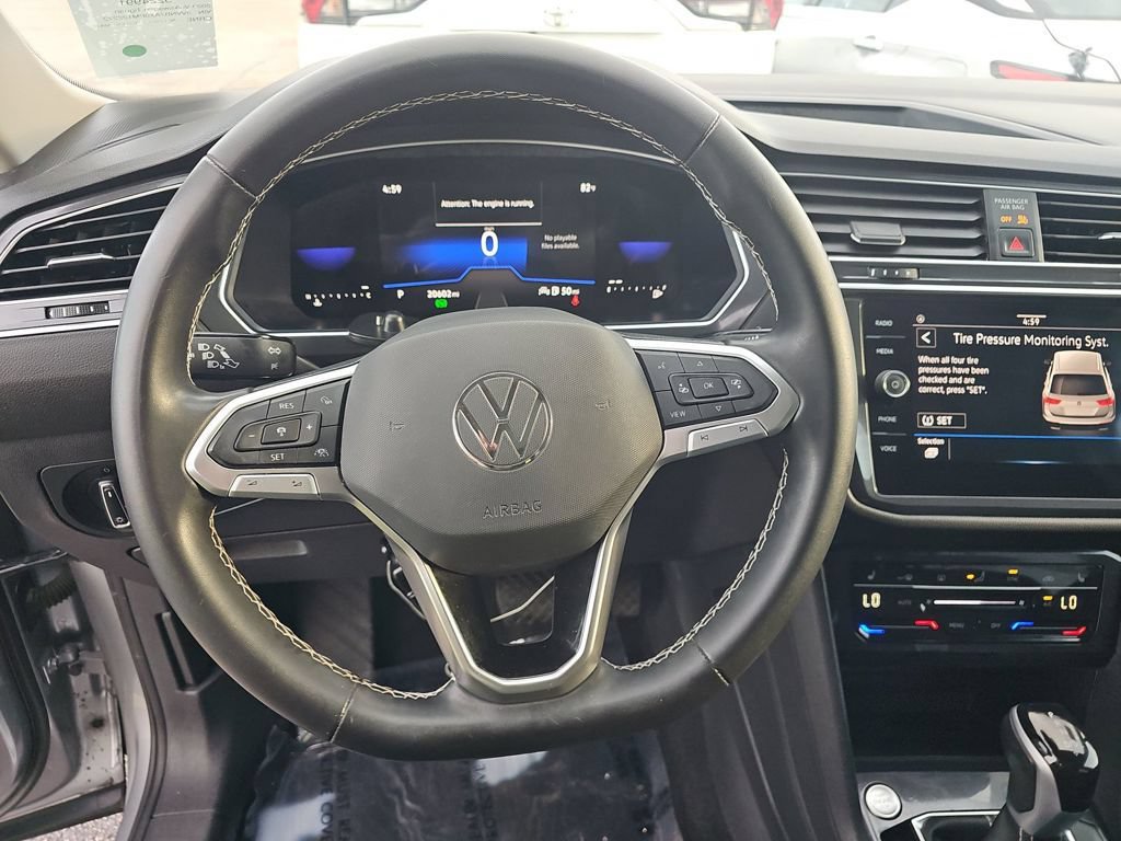 Used 2023 Volkswagen Tiguan SE w/ Panoramic Sunroof Package FWD image 12