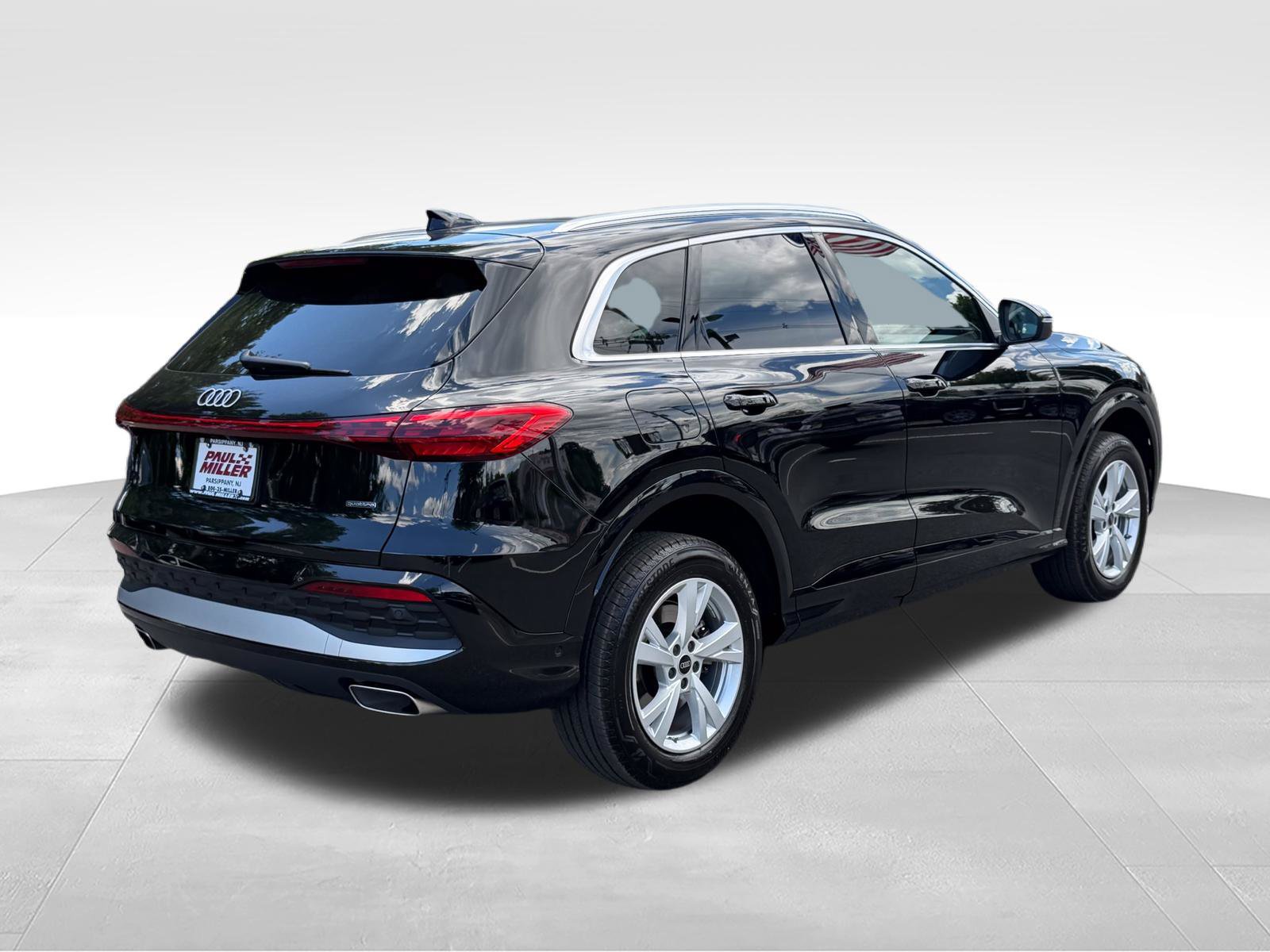 Used 2025 Audi Q5 Premium w/ Convenience Package AWD/4WD image 9