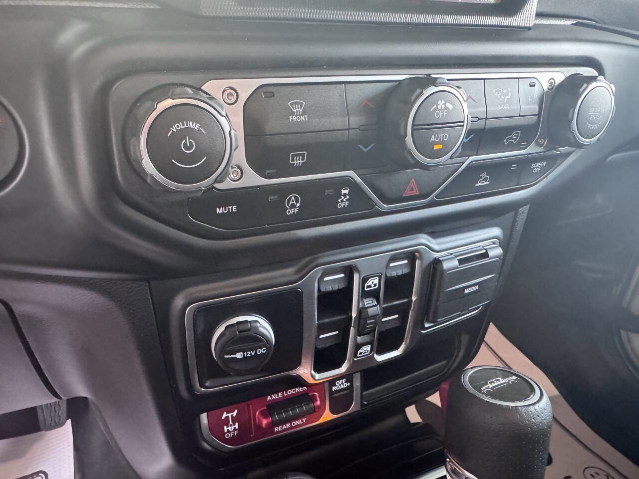 Used 2023 Jeep Gladiator Mojave w/ Trailer Tow Package AWD/4WD image 38