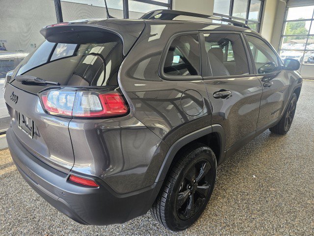 Used 2021 Jeep Cherokee Latitude Plus AWD/4WD image 3