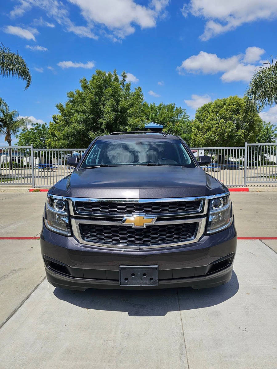 Used 2016 Chevrolet Suburban LS RWD image 3