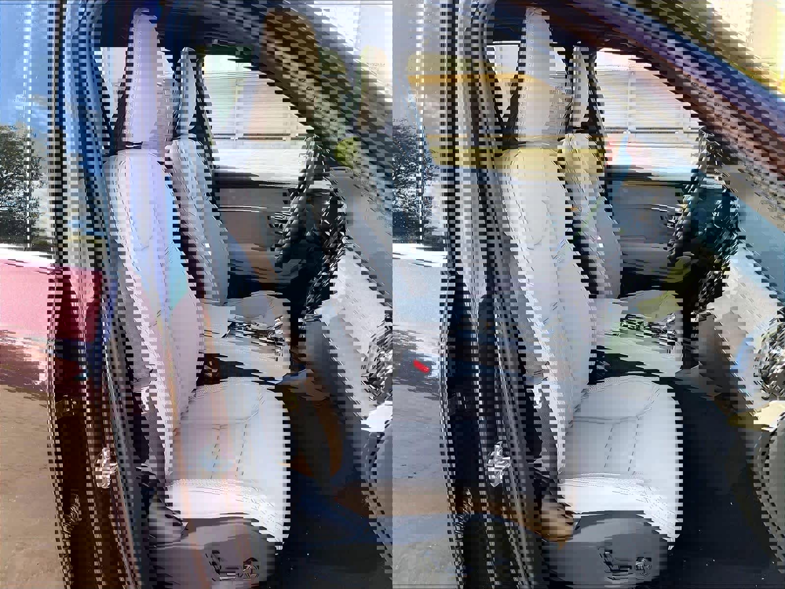 New 2026 Volvo XC90 T8 Plus w/ Protection Package Premier image 32