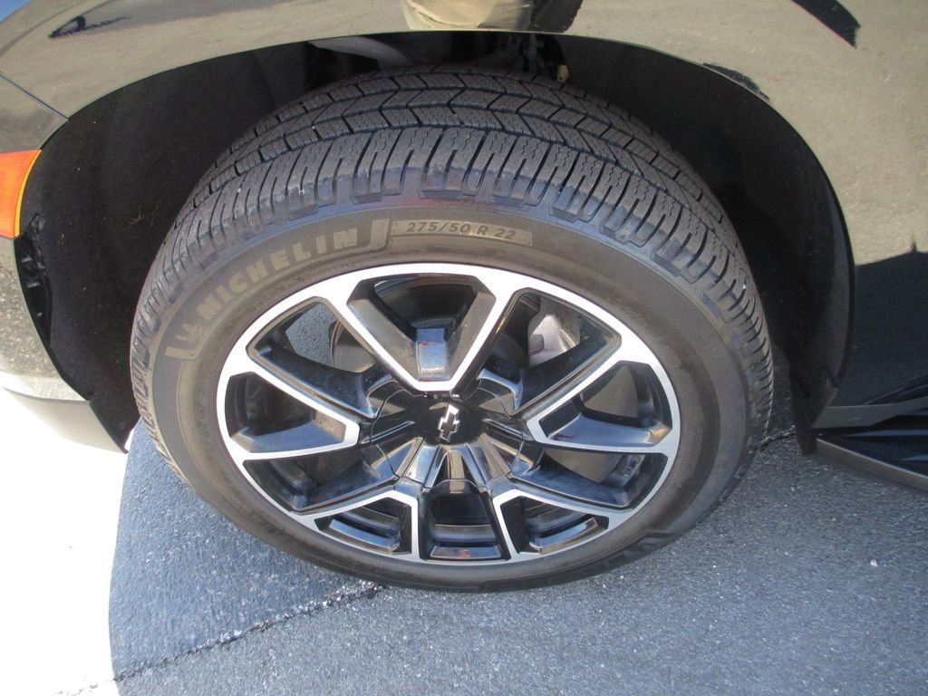 Used 2023 Chevrolet Suburban RST w/ Luxury Package image 15