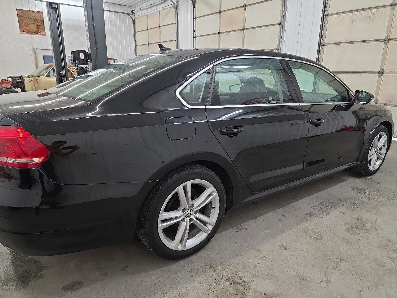Used 2012 Volkswagen Passat 3.6 SE image 14