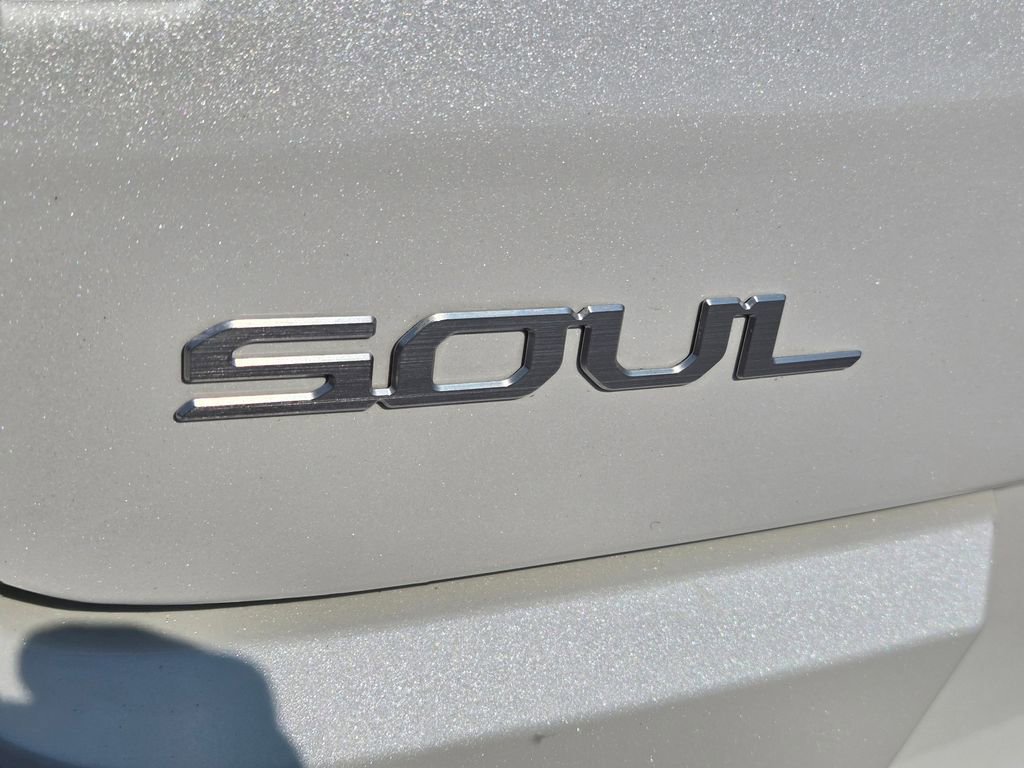 Used 2025 Kia Soul LX FWD image 13