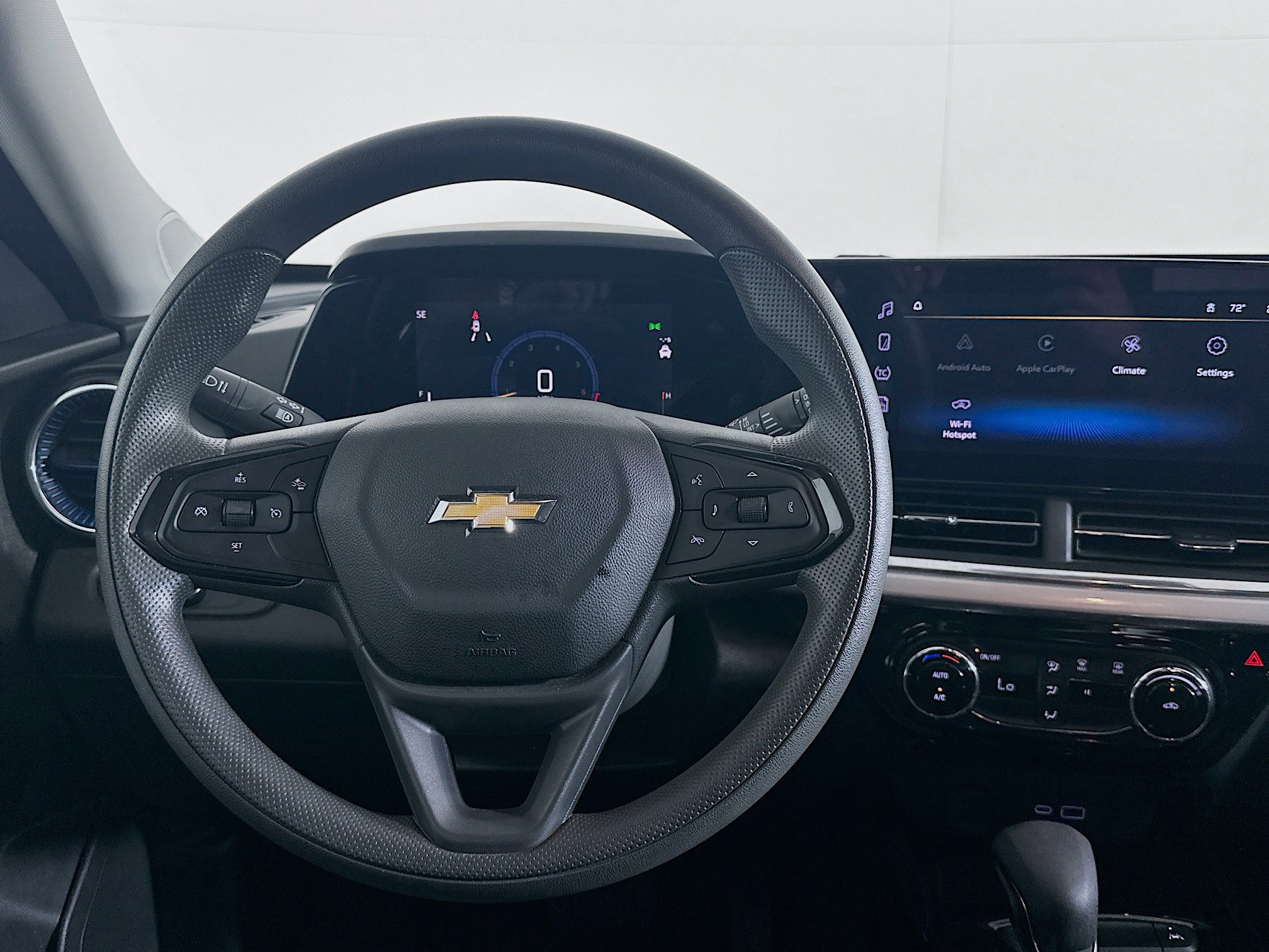 Used 2025 Chevrolet Trax LT image 17