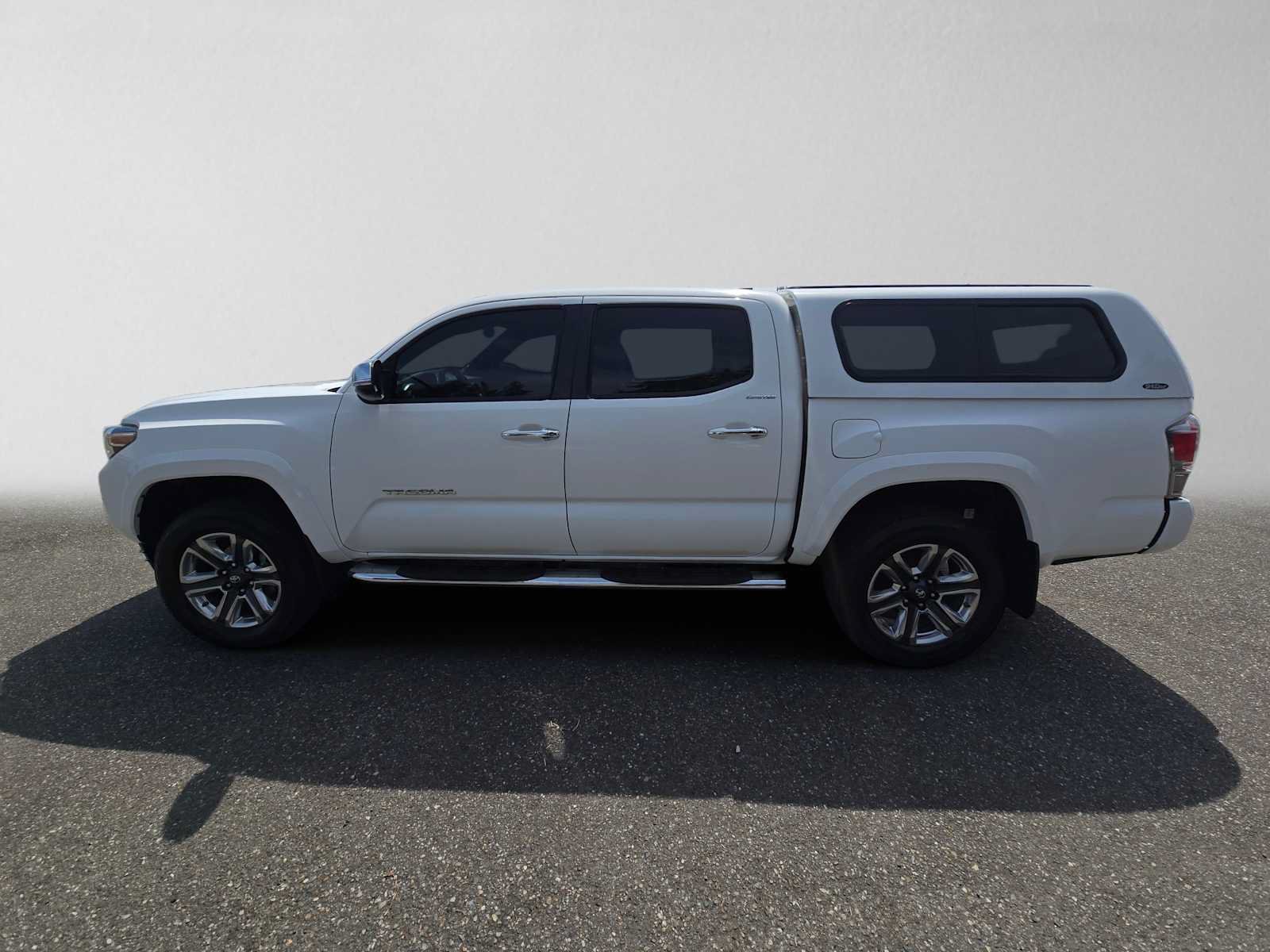 Used 2019 Toyota Tacoma Limited AWD/4WD image 6