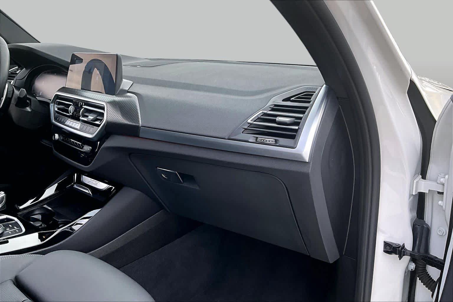 Used 2024 BMW X3 sDrive30i w/ M Sport Package RWD image 17