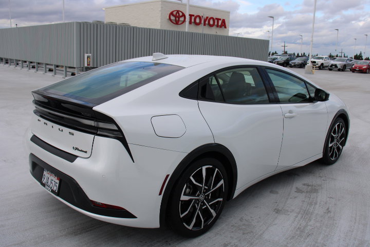 Certified 2024 Toyota Prius Prime image 3