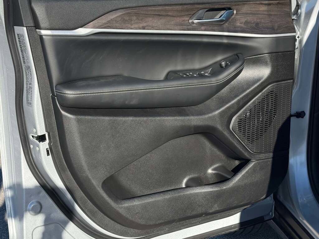 New 2026 Jeep Grand Cherokee Altitude image 19
