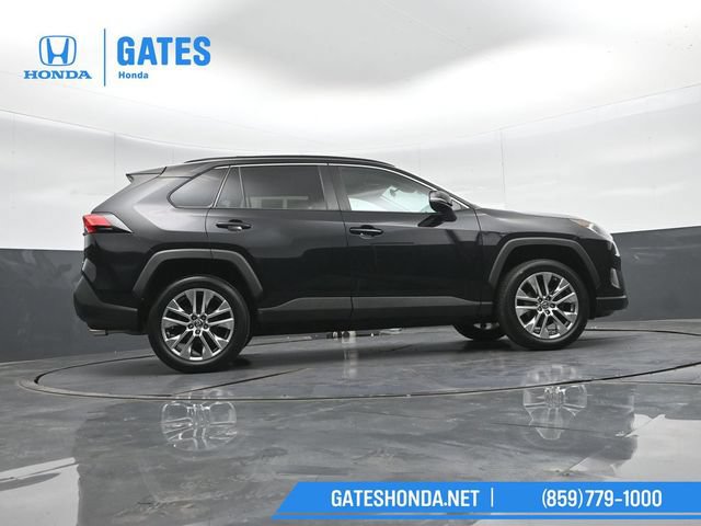 Used 2019 Toyota RAV4 XLE Premium w/ Cold Weather Package AWD/4WD image 38