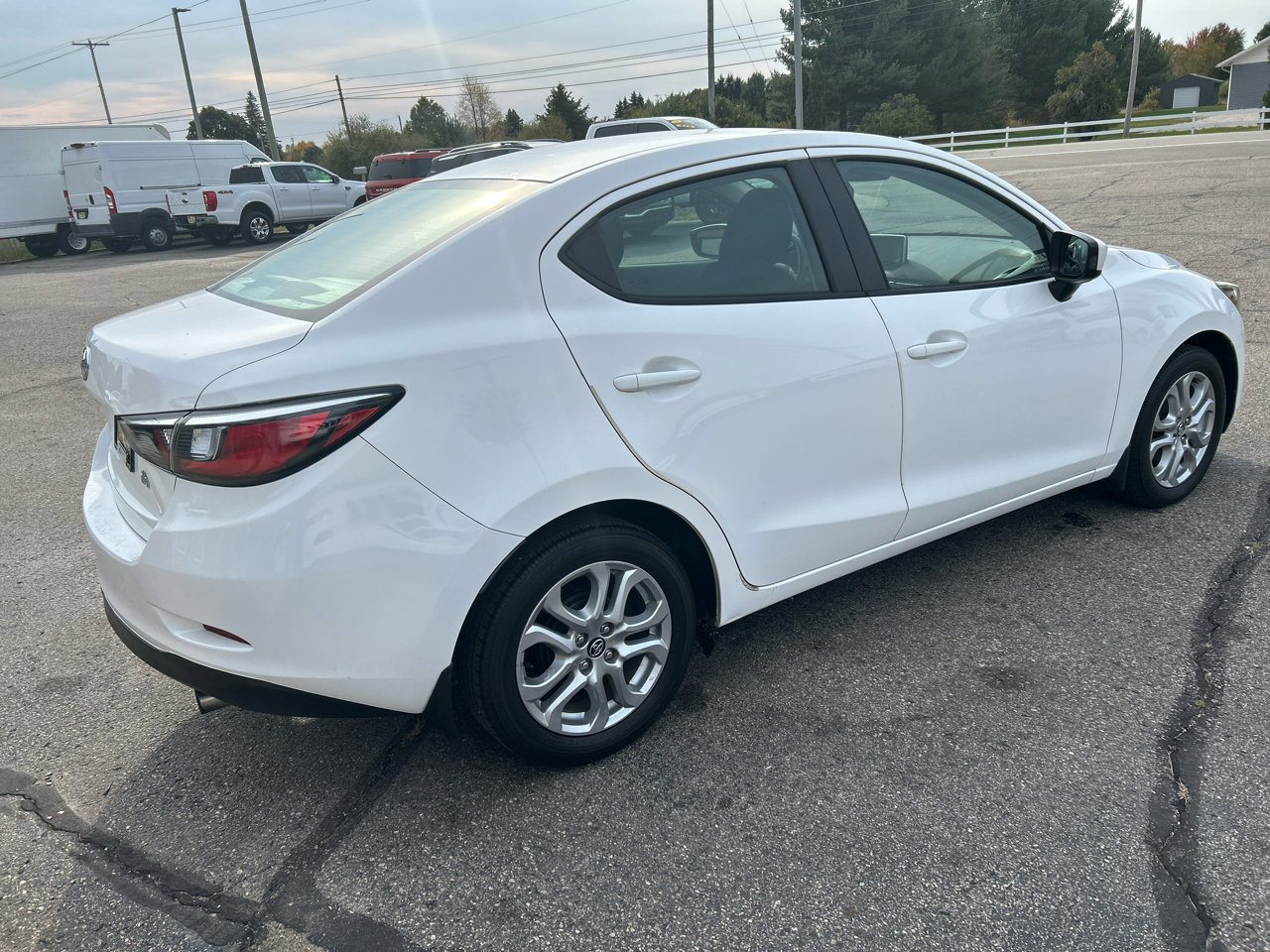 Used 2017 Toyota Yaris iA image 4