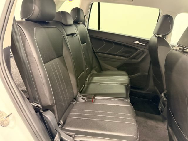 Used 2024 Volkswagen Tiguan SE AWD/4WD image 35
